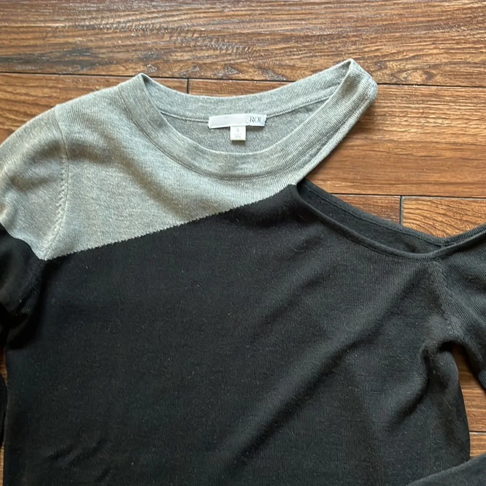 ROI Cold Shoulder Sweater - Picture 2 of 4
